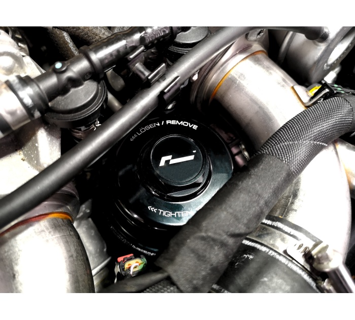 RACINGLINE Billet Oil Filter Housing - 2.9 - 3.0 - EA839